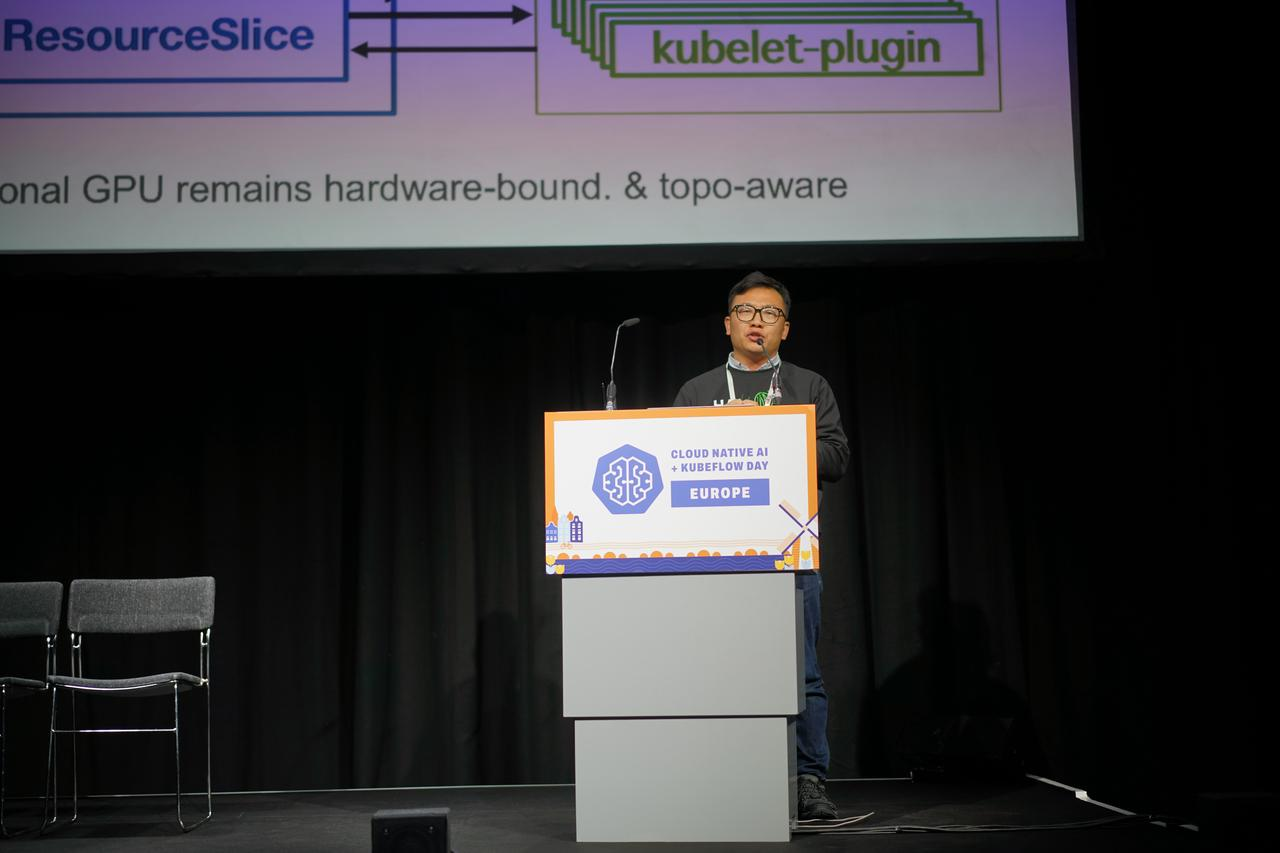 张潇在 KubeCon 的 Cloud Native AI 论坛上分享 HAMi